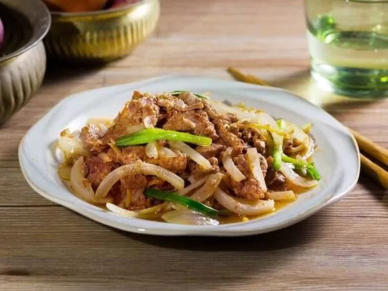 Ba chỉ bò xào hành tây