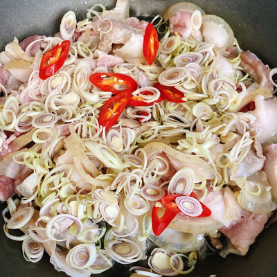 Cách Làm Món Heo Rừng Xào Sả ớt của Rose Truong - Cookpad